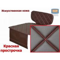 Коврик под детское автокресло-бустер. Искусственная кожа. Цвет: коричневый с красной прострочкой Ромб.